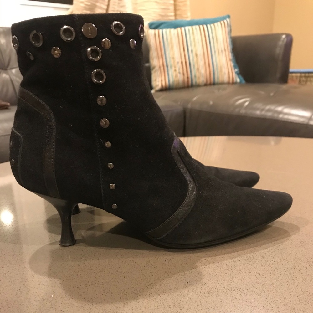 Very Chic and totally in Tod’s Booties!